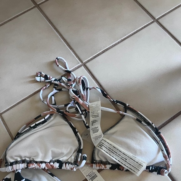Abercrombie and Fitch women’s bikini top xsmall TOP ONLY - Picture 7 of 12